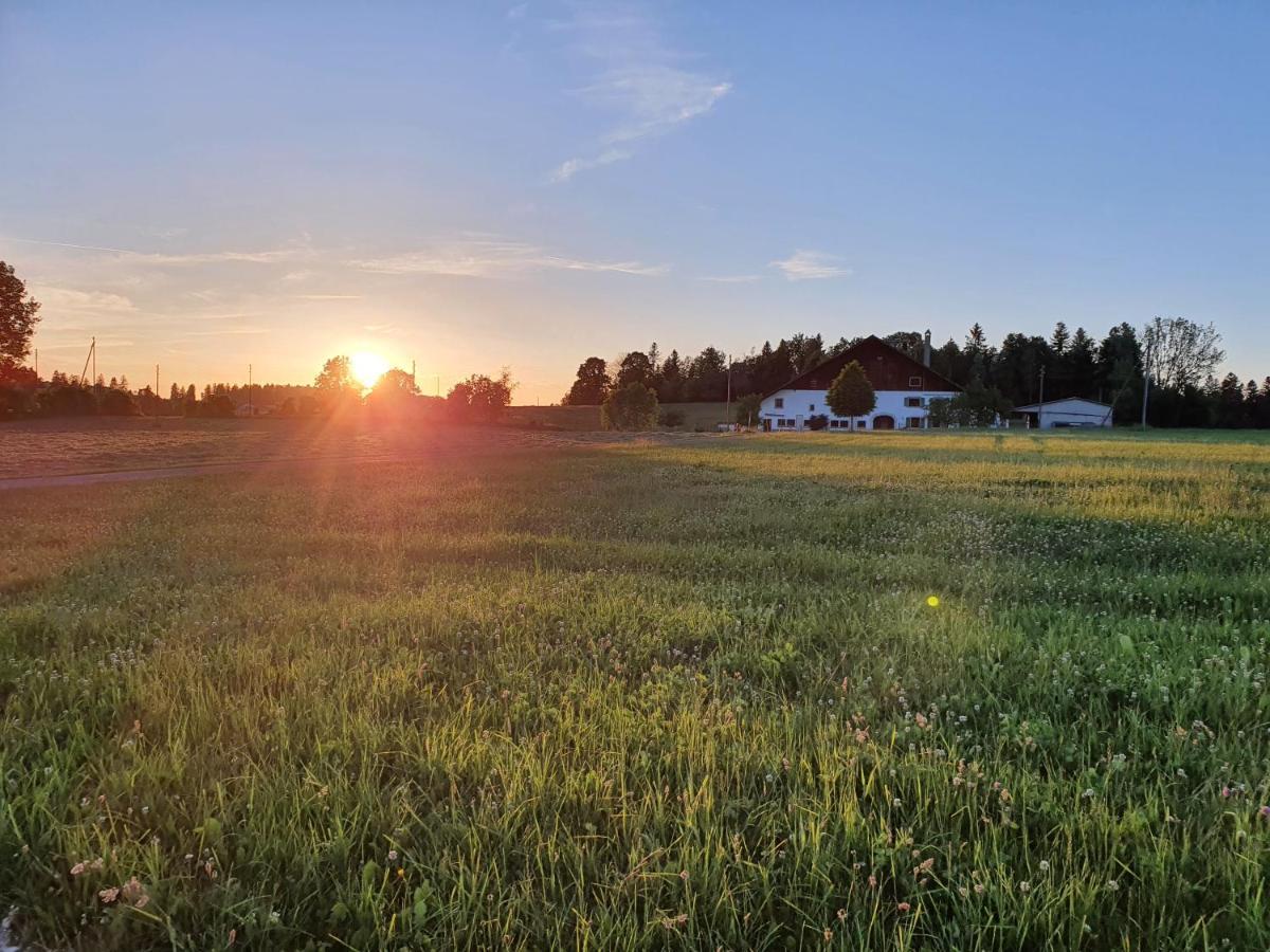 O Valanvron - Appartement Dans Une Ancienne Ferme Neuchateloise La Chaux De Fonds Buitenkant foto